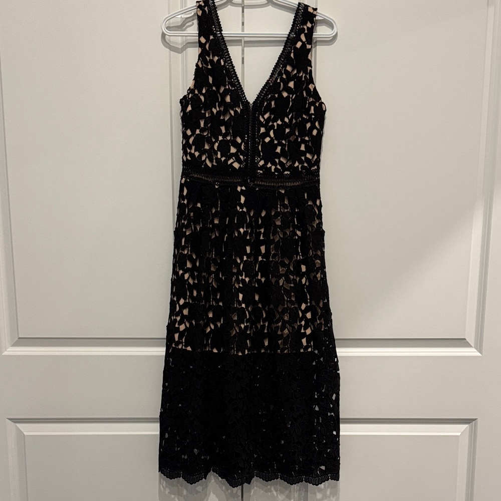 Chic Black Lace Midi Dress